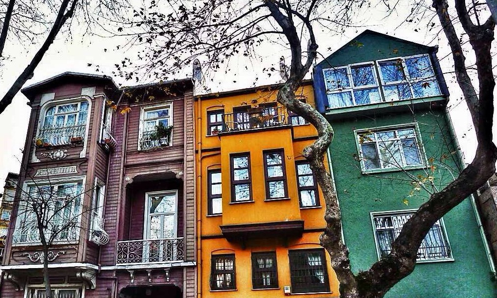 кузгунчук-улица-азиатская-сторона-стамбула-цветные-домики
