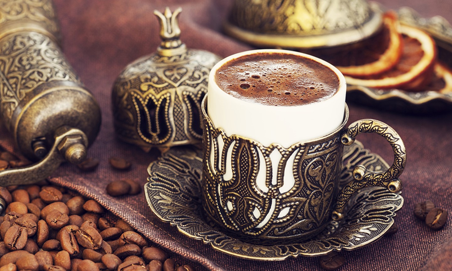 традиционный-турецкий-кофе-на-песке-аромат-стамбула