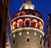 галата-башня-известная-улица-дождь-стамбул-ночью-осень-сериал-смотровая-площадка